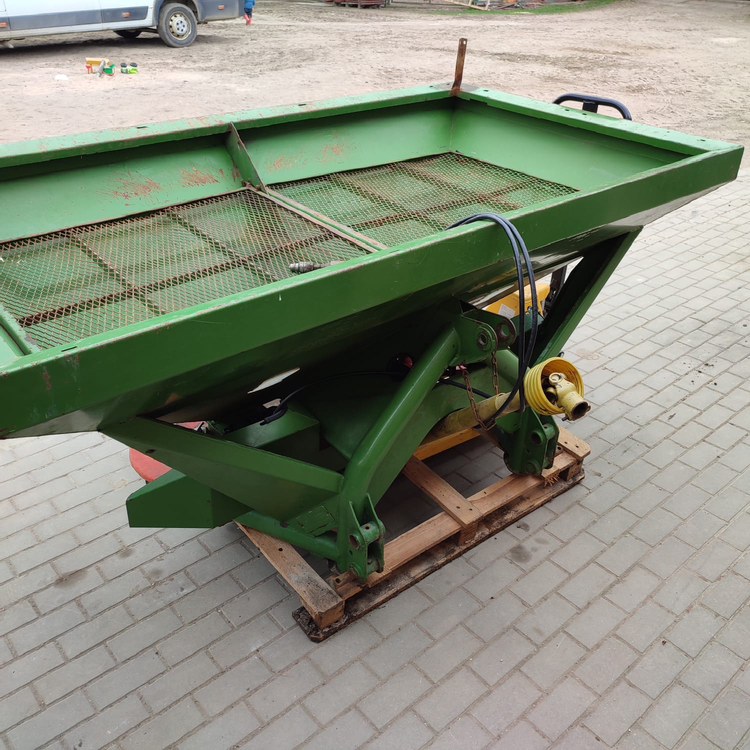 Rozsiewacz AMAZONE ZAU 1001