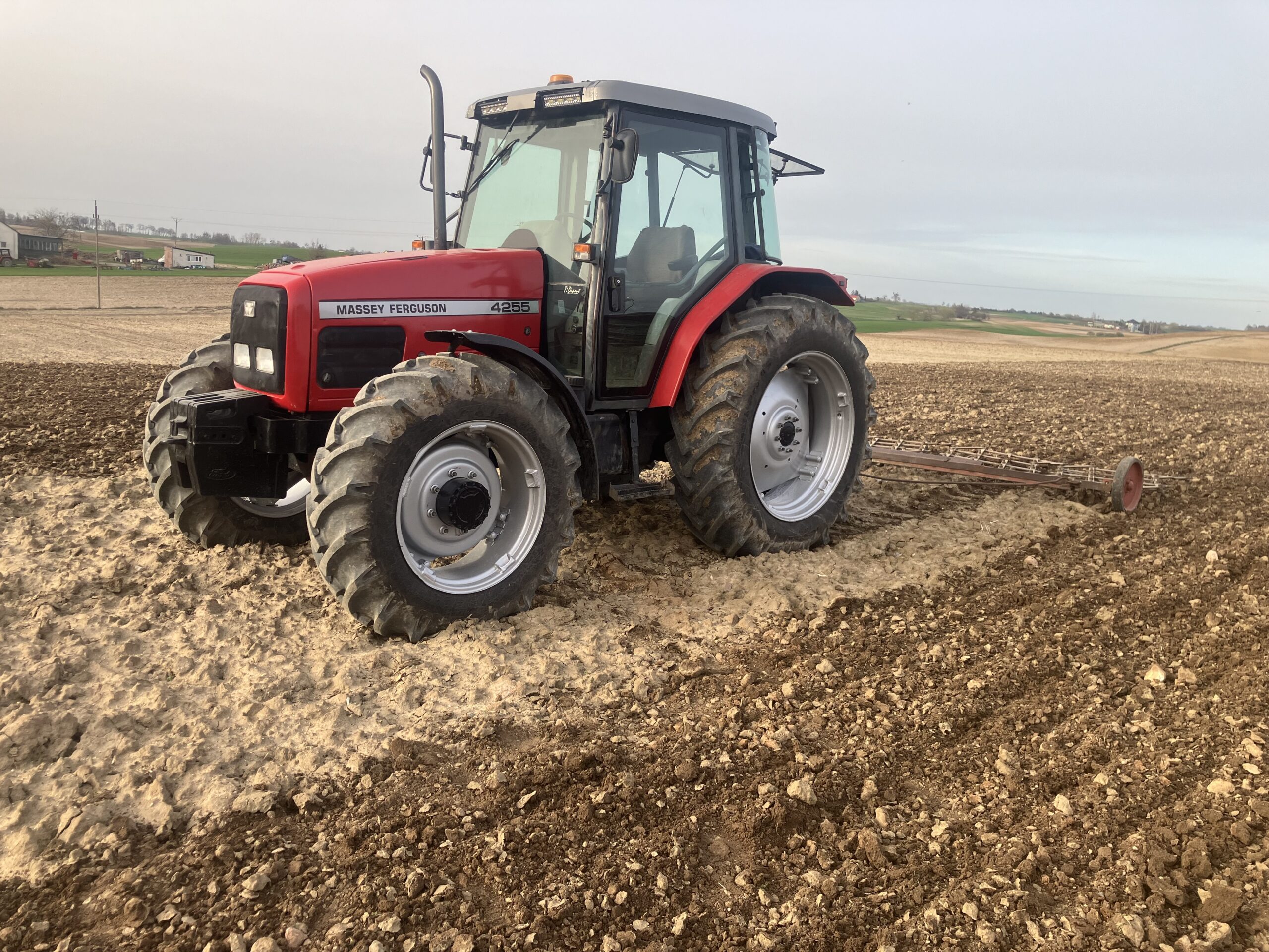 Traktor Massey Ferguson 4255