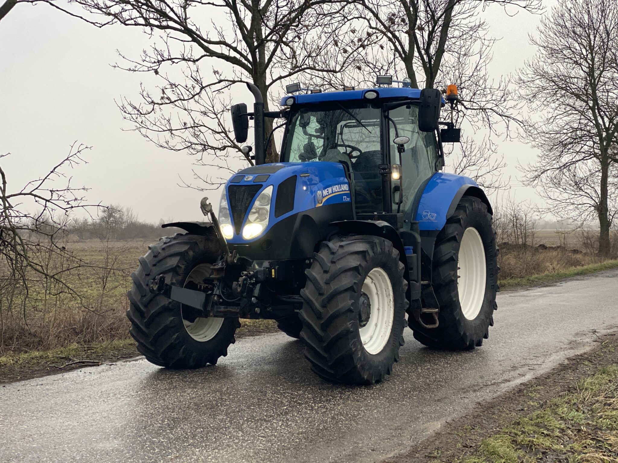 New Holland t7 210