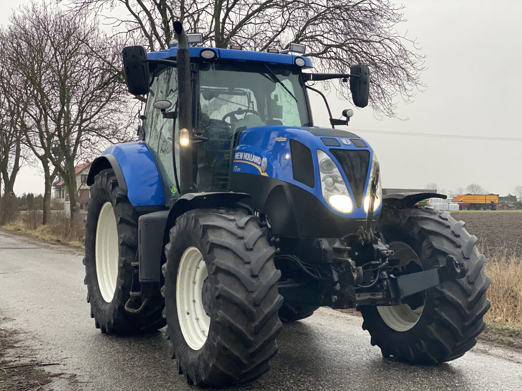 New Holland t7 210