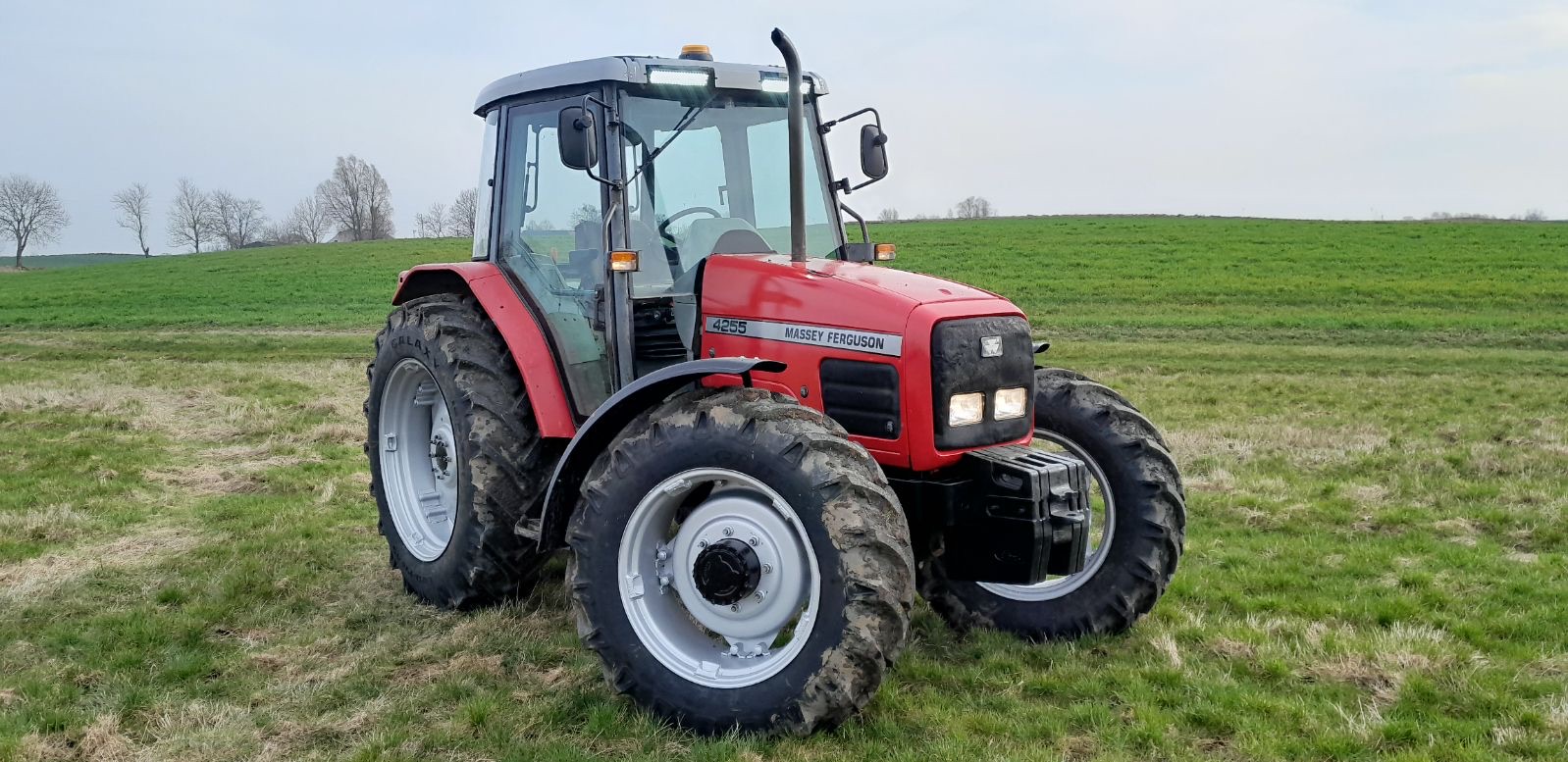 Traktor Massey Ferguson 4255