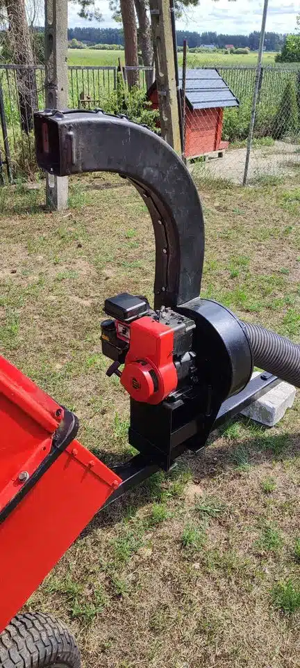 Przyczepka do traktorka kosiarki quada Agri-Fab z dmuchawą/odkurzaczem spalinowym