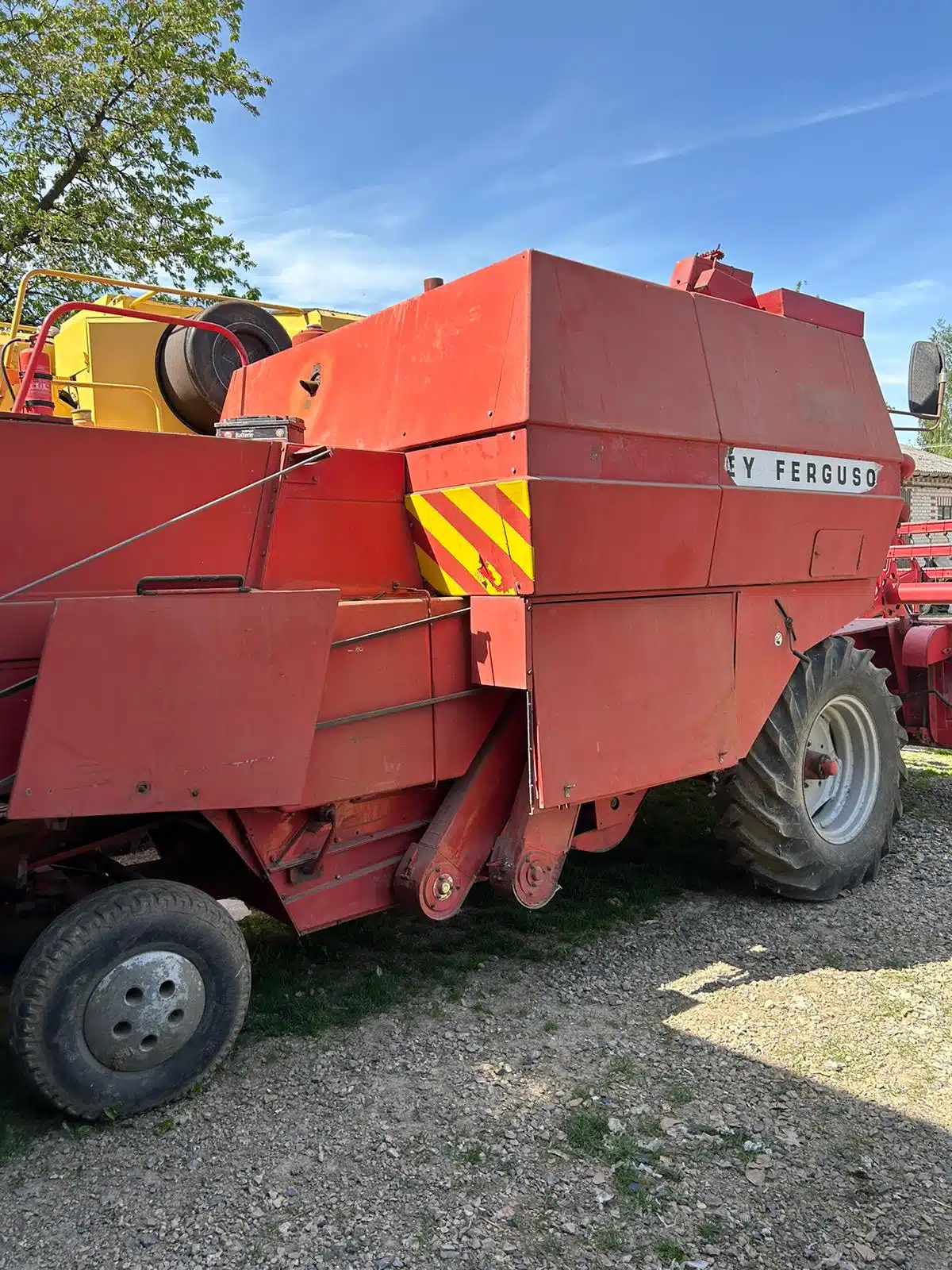 Kombajn zbożowy MF 440