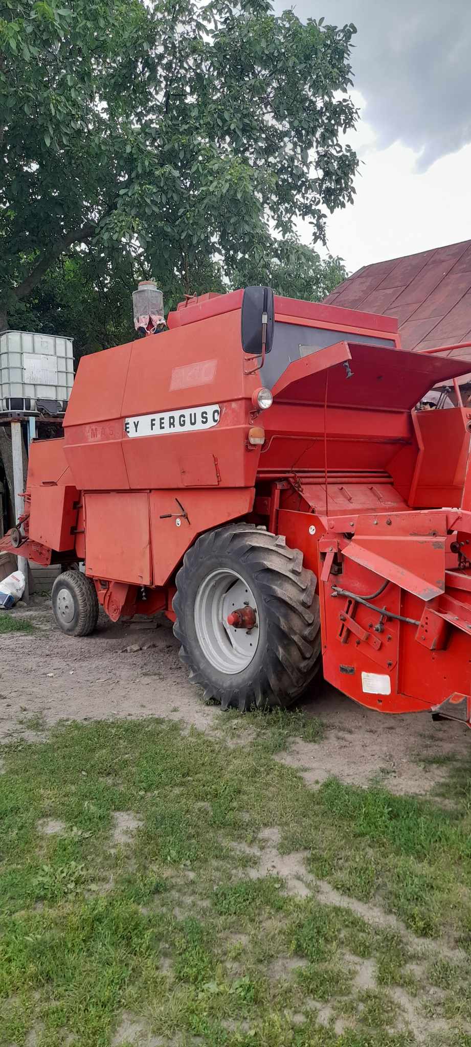 Kombajn zbożowy MF 440