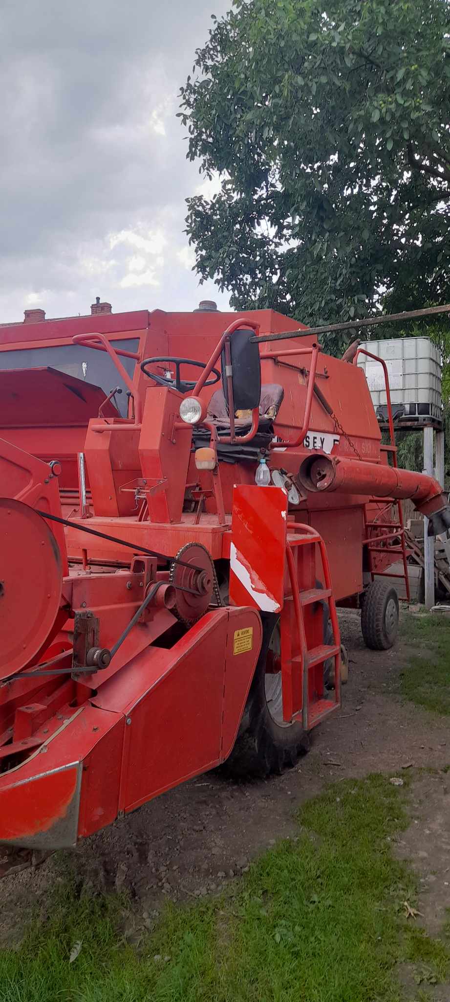 Kombajn zbożowy MF 440