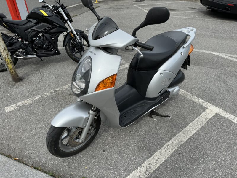 Honda NES @ 125 cm