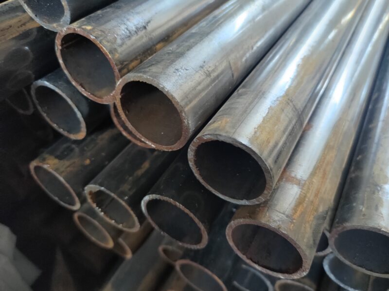 Słupki metalowe, rury 5/4 cala, 42mm/36mm, ścianka 3 mm, 240 cm