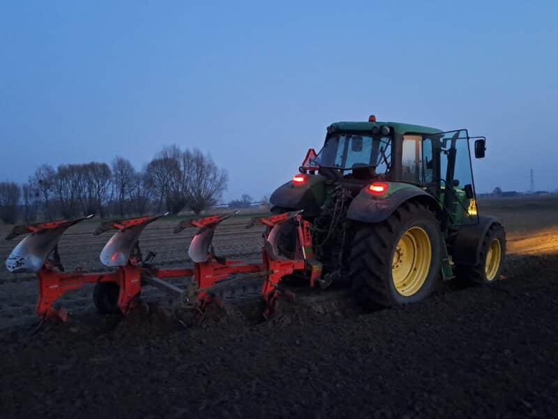 Pług Kuhn master 102 4x45 Garażowany