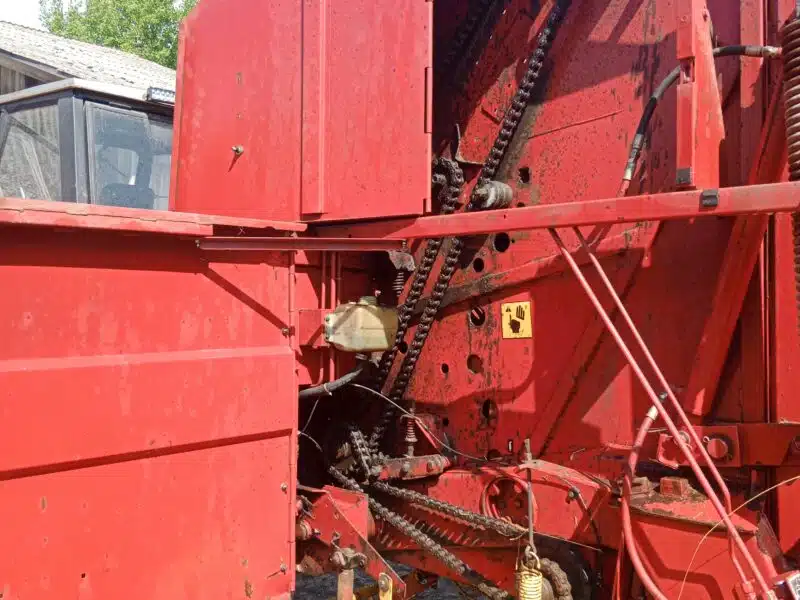 Prasa NH 650 zmienno komorowa ,siatka sznurek