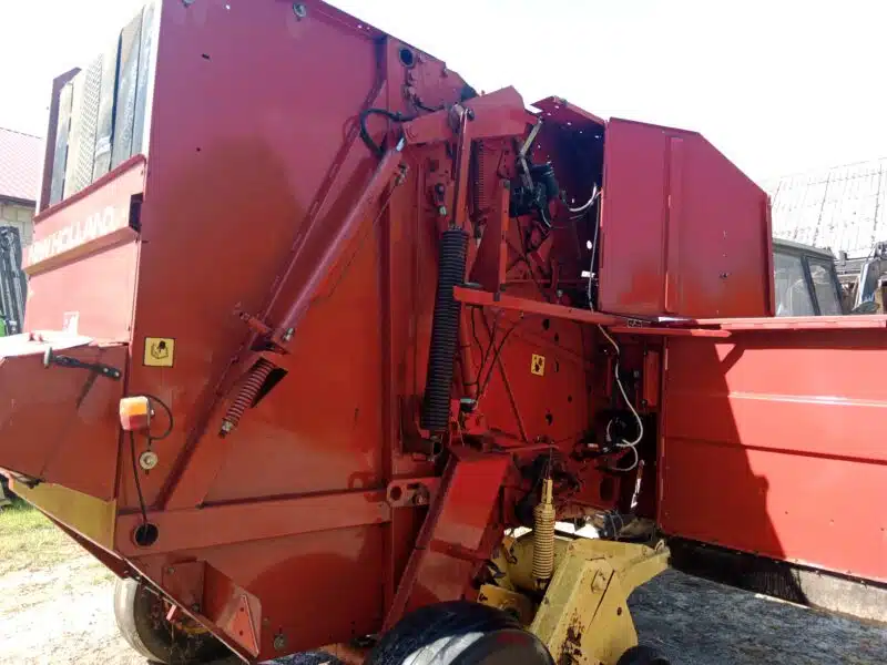 Prasa NH 650 zmienno komorowa ,siatka sznurek