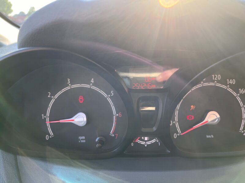 Ford fiesta mk7 1.25 2009 rok
