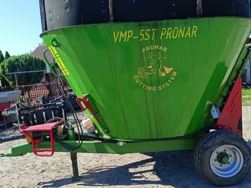 Wóz paszowy Pronar 5m³ rok 2017.