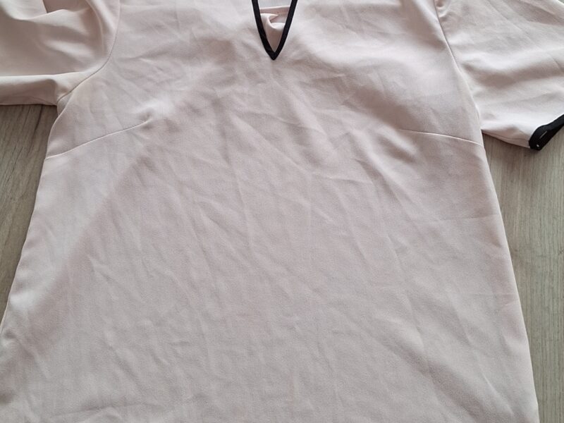 Nowy pudrowy róż t-shirt bluzka na krótki rękaw
