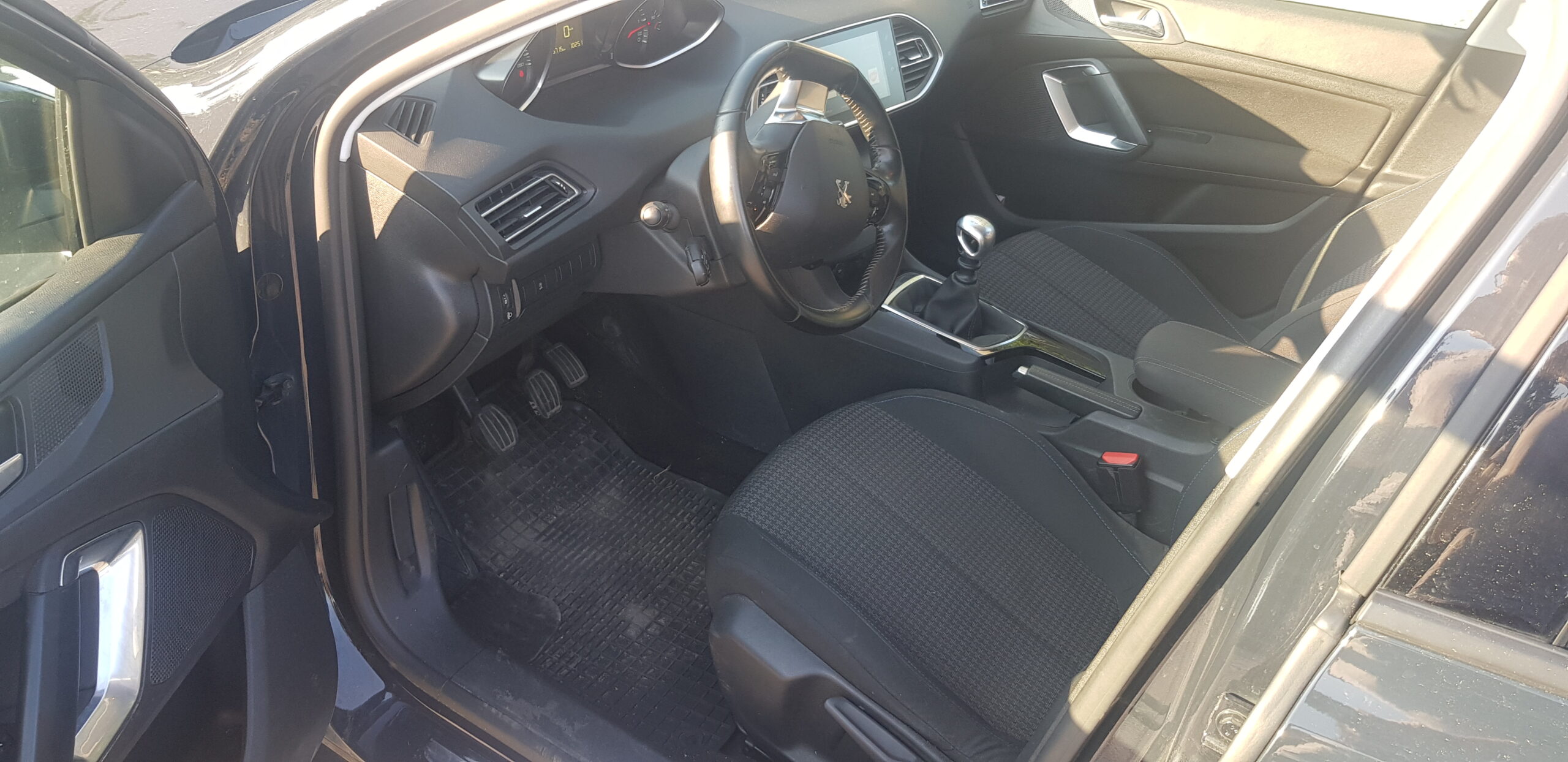 Sprzedam peugeota 308 z roku 2019