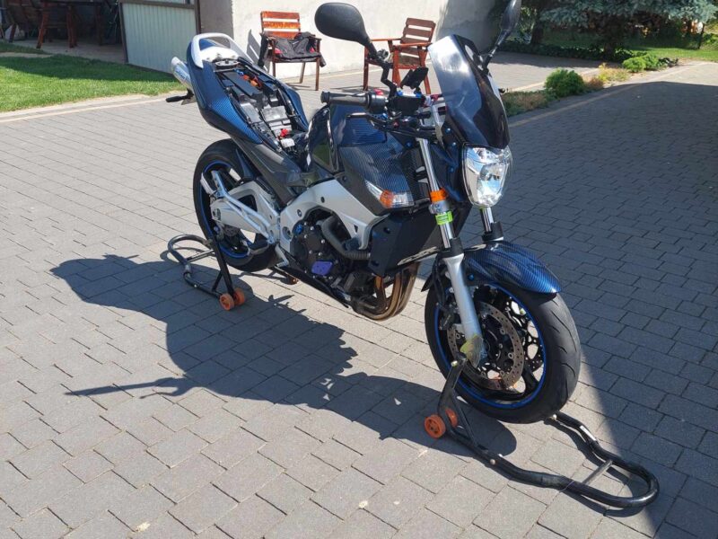 SUZUKI GSR 600
