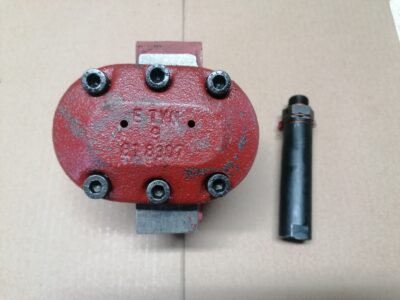 Pompa hydrauliczna z zaworem Zetor