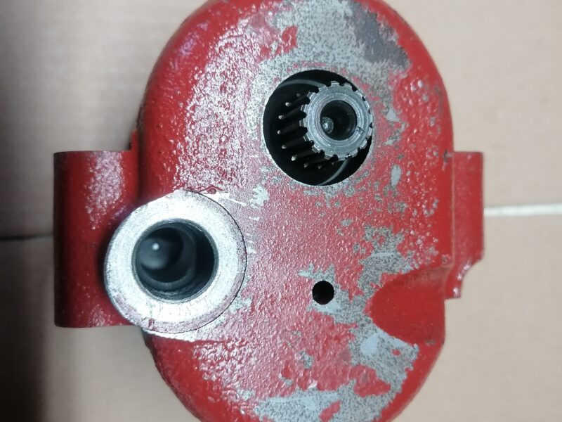 Pompa hydrauliczna z zaworem Zetor