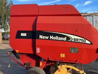 New Holland BR750