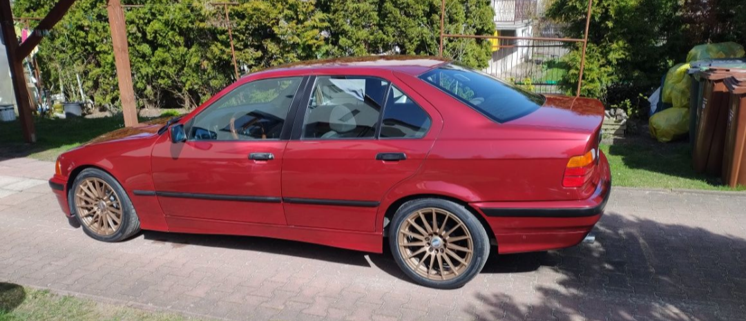 BMW E36 sedan