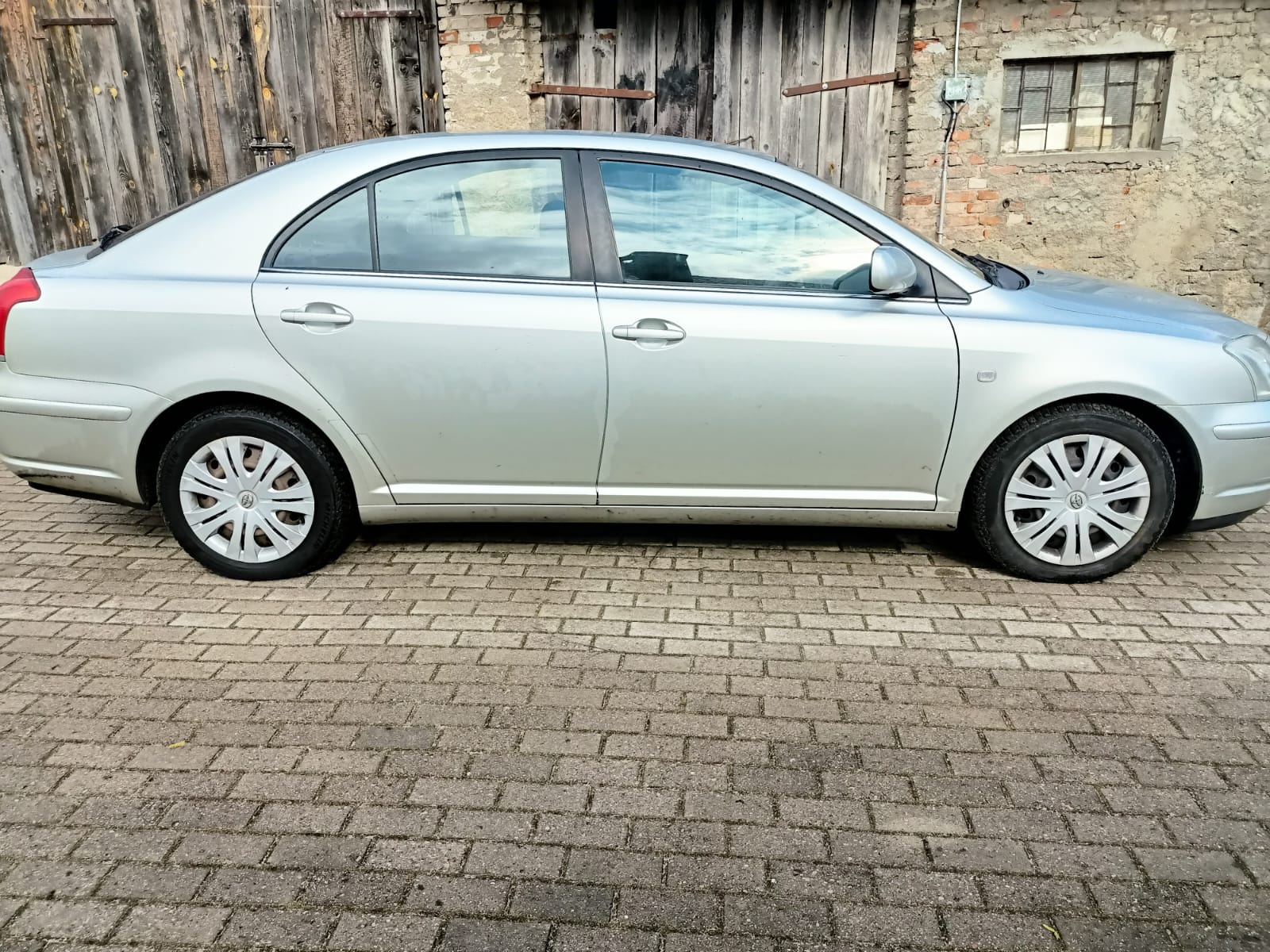 Toyota avensis liftback