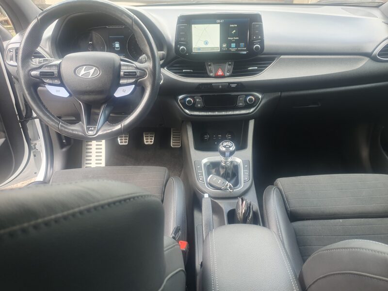 Piękny Hyundai i30N hatchback 275km