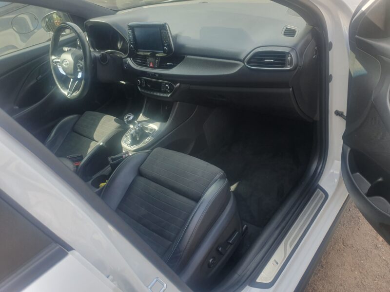 Piękny Hyundai i30N hatchback 275km
