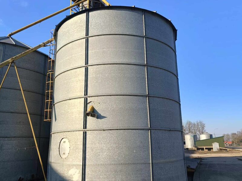 Silosy zbożowe ARAJ 3 silosy po 170 ton z podnośnikiem kubełkowym
