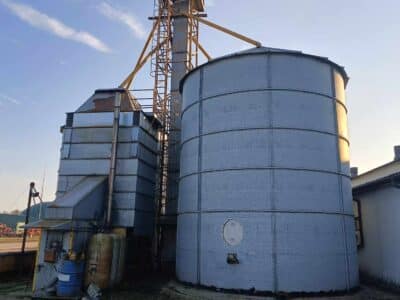 Silosy zbożowe ARAJ 3 silosy po 170 ton z podnośnikiem kubełkowym