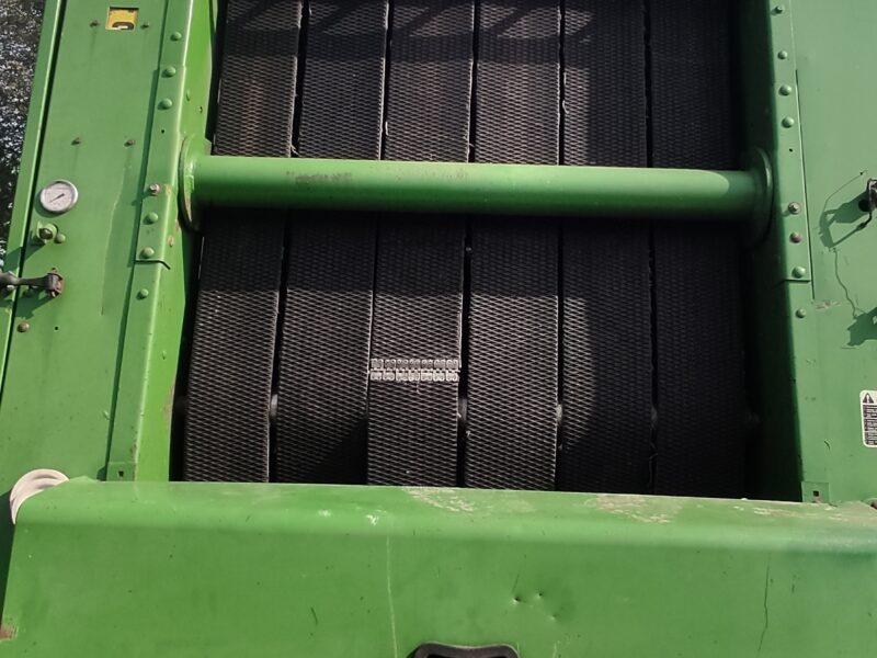 Prasa rolującą John Deere 550 z siatka/sznurek
