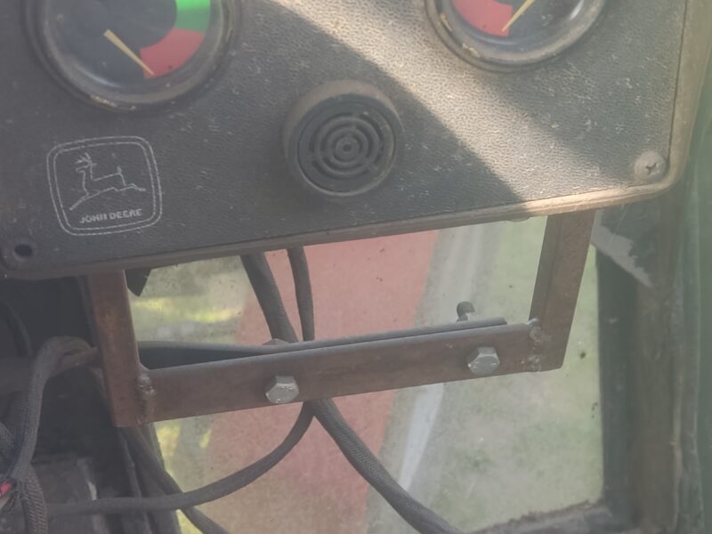 Prasa rolującą John Deere 550 z siatka/sznurek