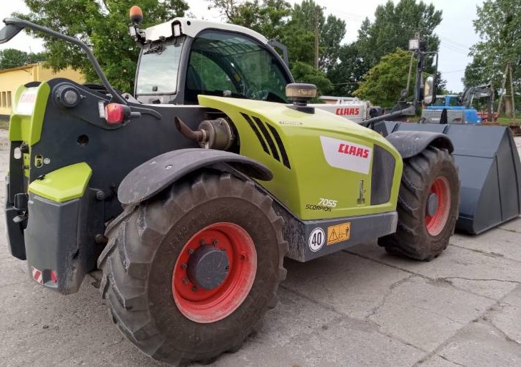 Claas Scorpion 7055
