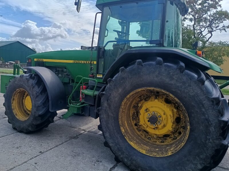 John Deere 8300