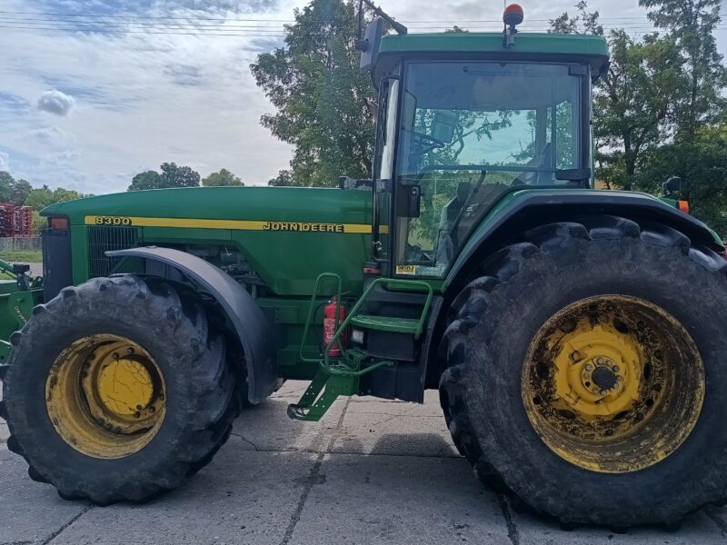 John Deere 8300