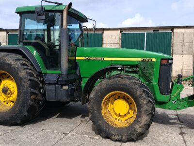 John Deere 8300