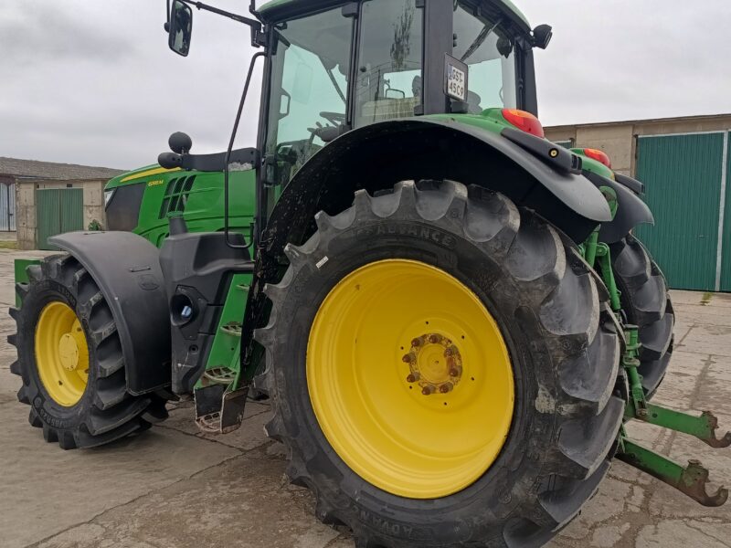 John Deere 6195M