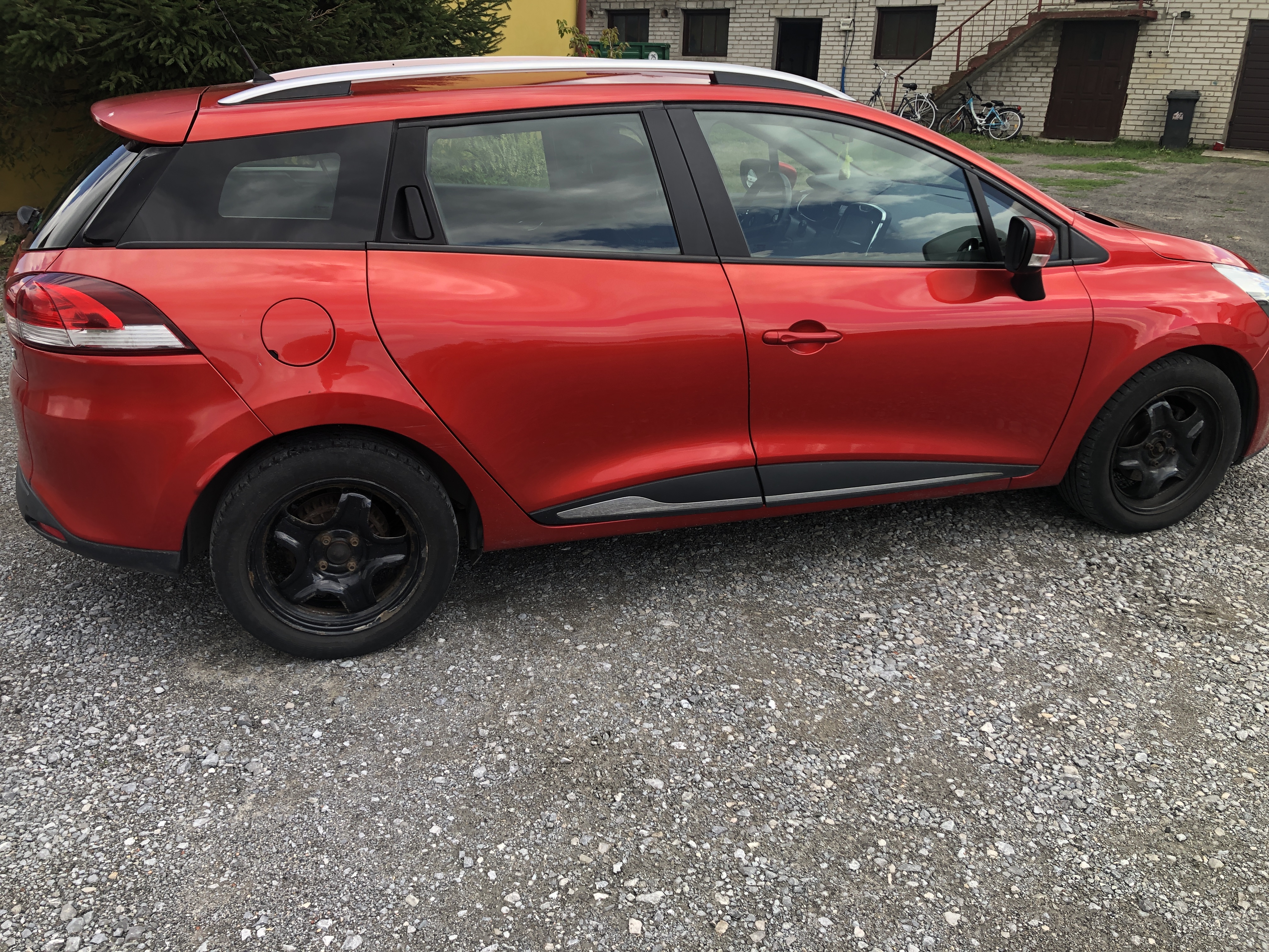 Renault clio 4 1.5 diesel 2 komplety opon nawigacja