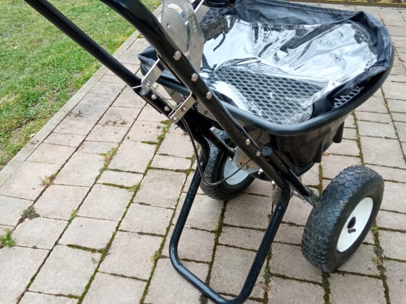 Sprzedam rozsiewacz siewnik ogrodowy HECHT 229
