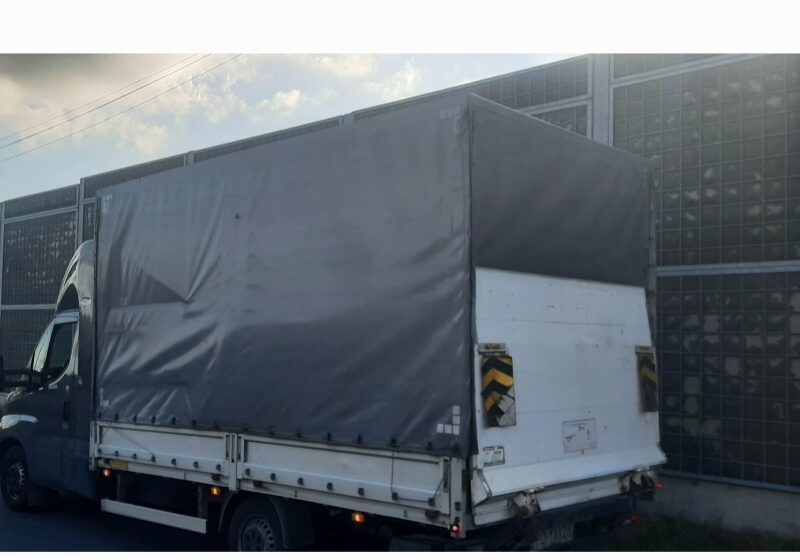 Winda 750 kg zamontowana w Iveco Daily