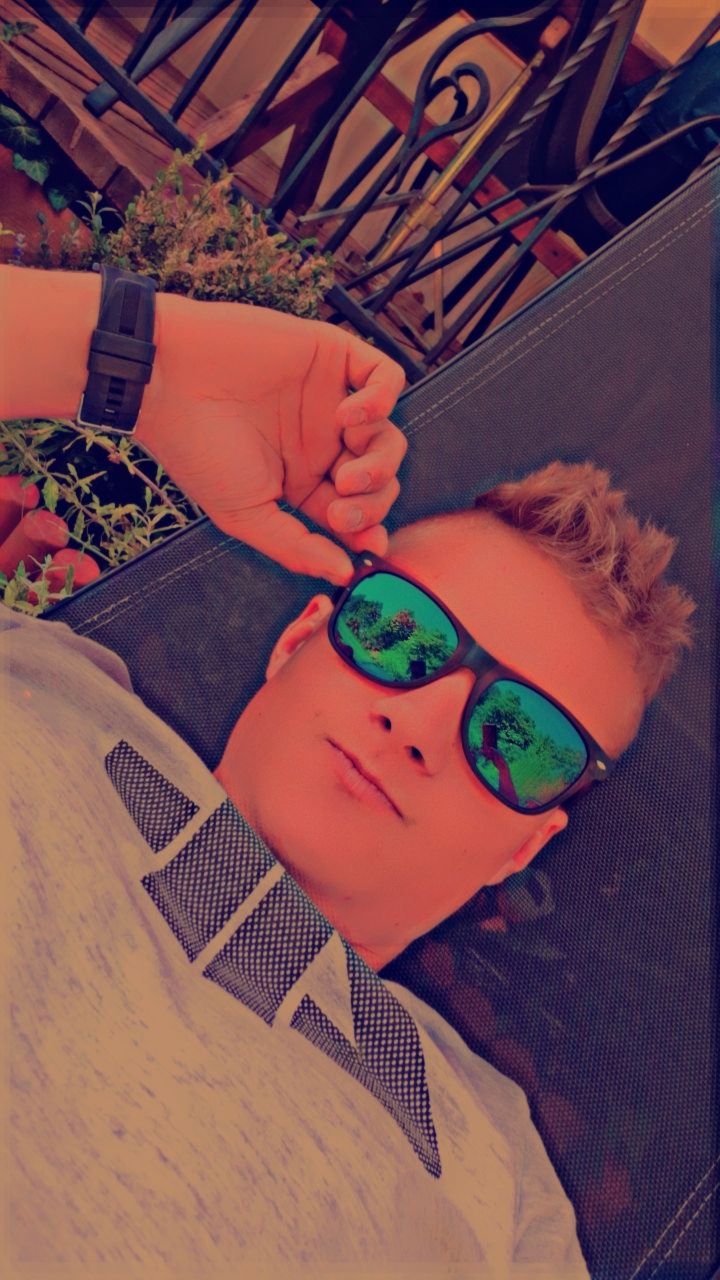 JakubeeK