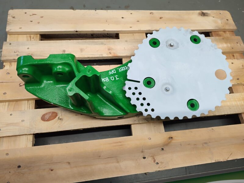 Wspornik układu wydechowego DPF R551450 John Deere 8345 R