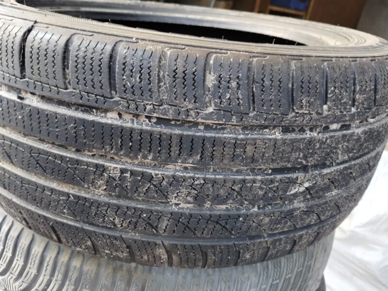 Sprzedam komplet opon 235/45R17