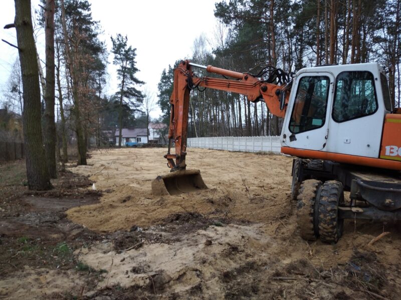 Prace ziemne/Usługi transportowe/minikoparką/Koparko-ładowarką/Koparką kołową/wywrotką/lawetą