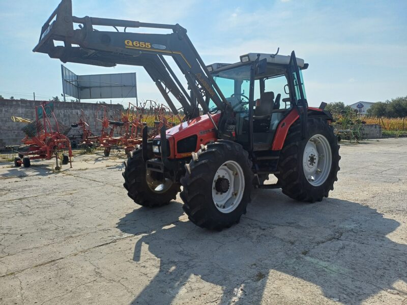 Massey Ferguson 6255 z ładowaczem