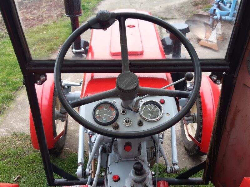 Ursus C-330 Czerwony. Możliwa zamiana na Zetor 5011.