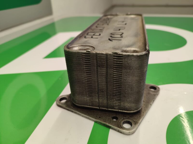 Chłodnica oleju F842201510230 Fendt 516 Vario Deutz TCD 4.1 L4