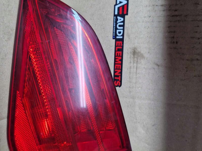 AUDI A4 B8 KOMBI LAMPA LEWY TYŁ W KLAPĘ 8K9945093