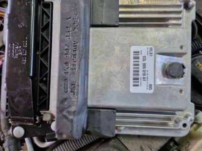 AUDI KOMPUTER SILNIKA 03L906019AT 028101667