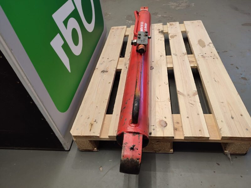 Siłownik hydrauliczny główny podnoszenia ramienia MANITOU MLT 627