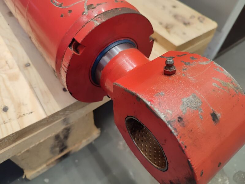 Zamek hydrauliczny 08498803323503F siłownika głównego ramienia MANITOU MLT 627