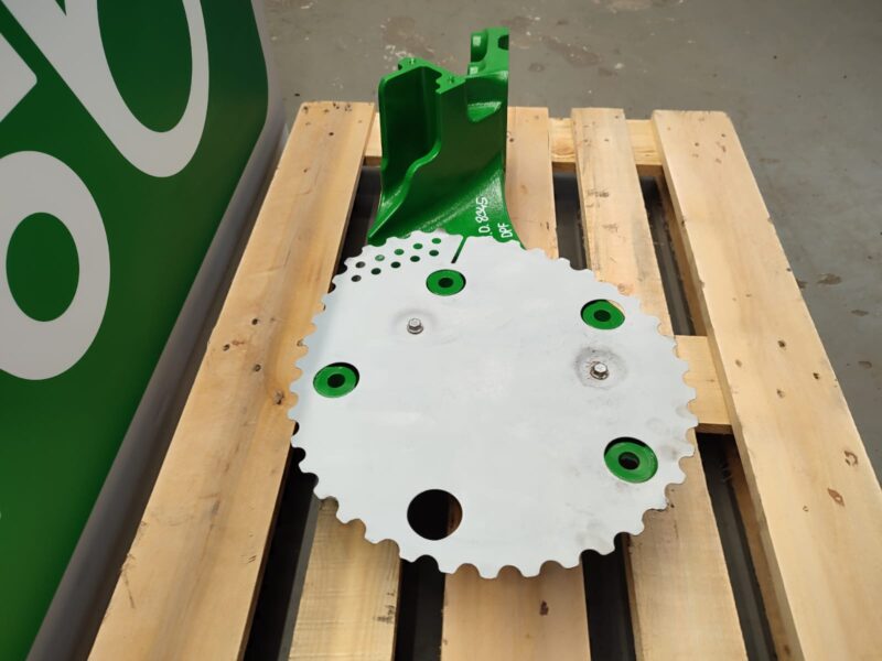 Wspornik układu wydechowego DPF R551450 John Deere 8345 R